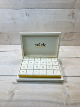 Lade das Bild in den Galerie-Viewer, Adventskalender "Frohe Weihnachten"

